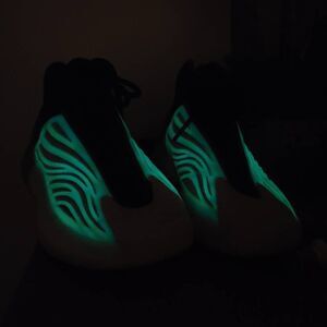 ADIDAS‎ YEEZY Frozen Blue QNTM Sneakers Sz 8 Glow in the Dark Lace Up GZ8872